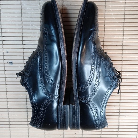 Florsheim men\'s black leather wingtip Oxford shoe. Sz 9.5 EEE. Great condition. main image 10